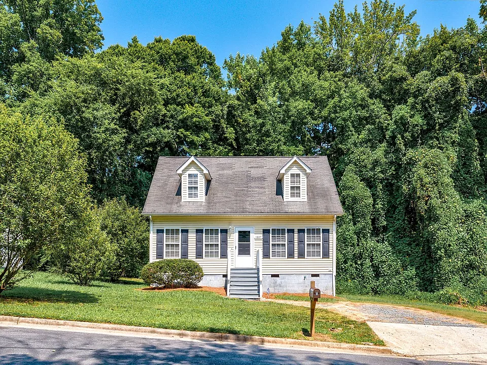 1807 Cody Ave