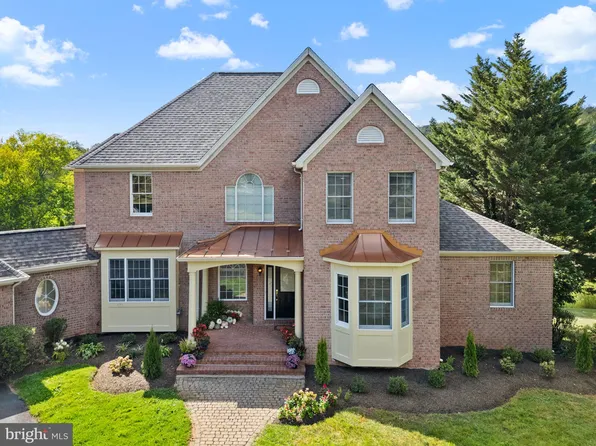 7563 Foxview Dr, Warrenton, VA 20186