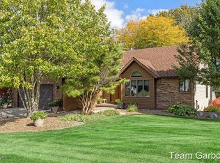 4612 Haywood Dr SE, Kentwood, MI 49512