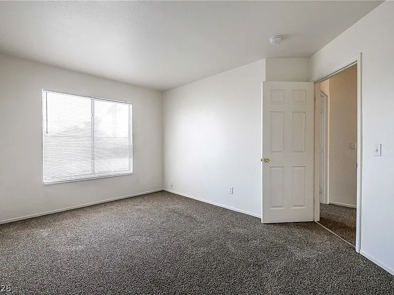 2930 Seasons Ave — Photo 18