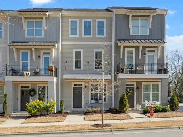 746 Peakland Pl, Raleigh, NC 27604