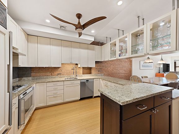 3rd image of 216 E 75th St #3EAST