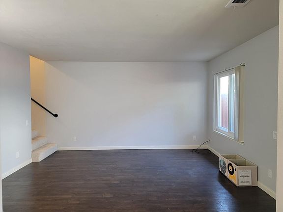 3rd image of 637 Balfour Dr