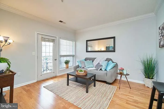 1 bed, 771 sqft, $2,300 — Photo 3