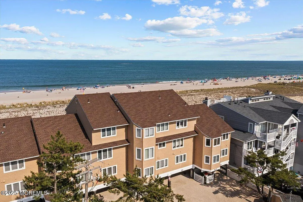 3 bed, 2.5 bath, $4,000 — Photo 2