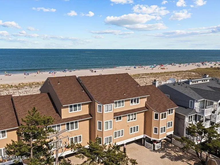 30 Dune Ter — Photo 1