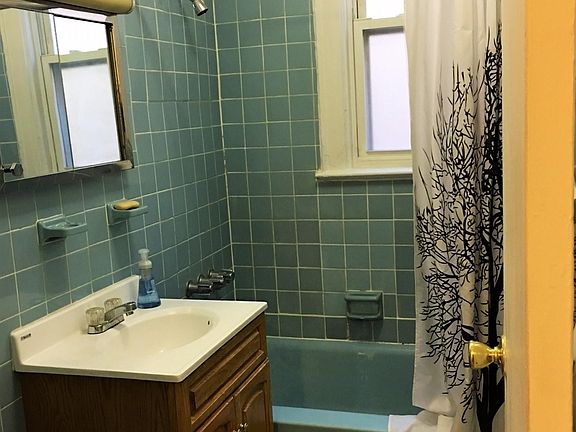 3rd image of 2325 28th St #1 F