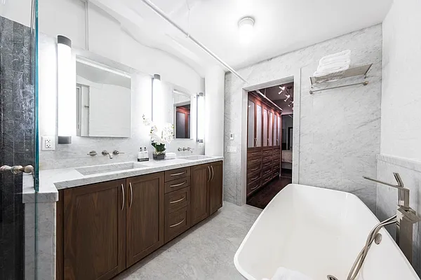 Sold by Industrie Residential | media 14