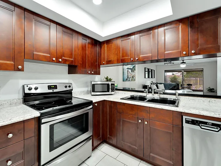 Sunset Grove Ln — Photo 4