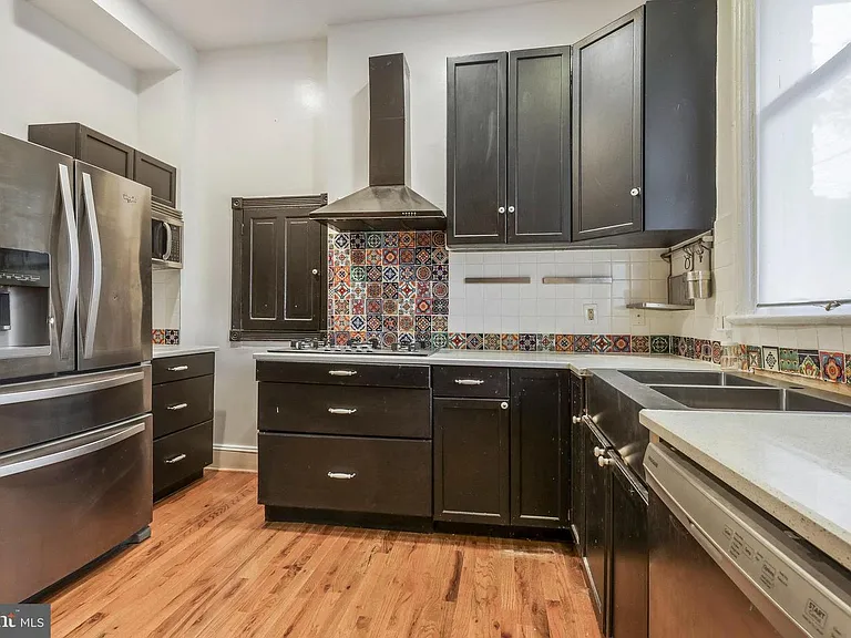 30 R St NE — Photo 15