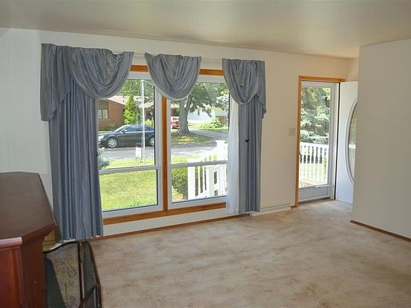 3rd image of 2212 W Surrey Dr