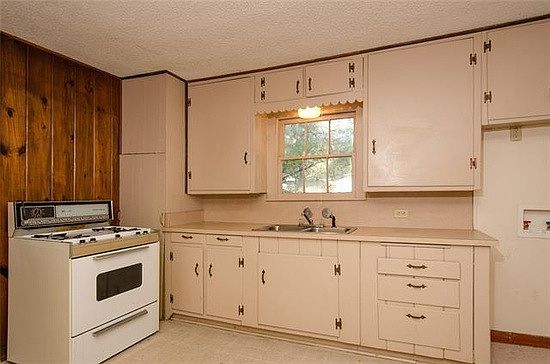 4th image of 1212 Liveoak Ave