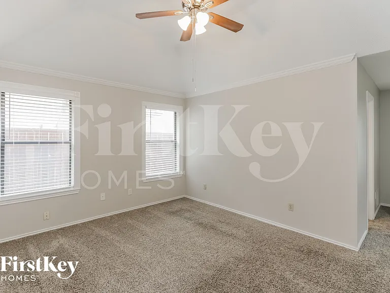 1008 Micarta Dr — Photo 10