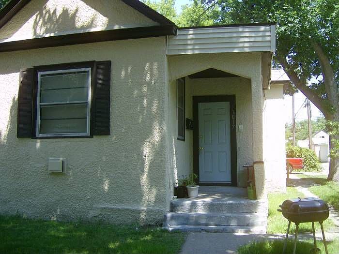 Front 1017 27th Av NE