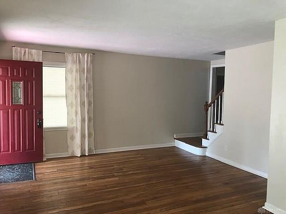 3rd image of 303 Wayne Dr