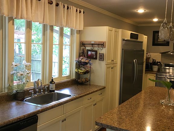 4th image of 605 W Henry Ave
