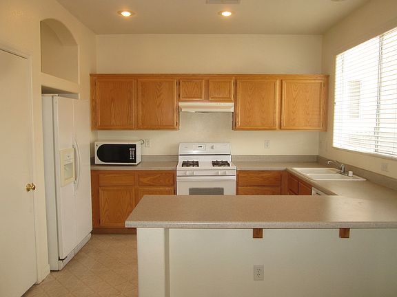4th image of 8320 Golden Cypress Ave