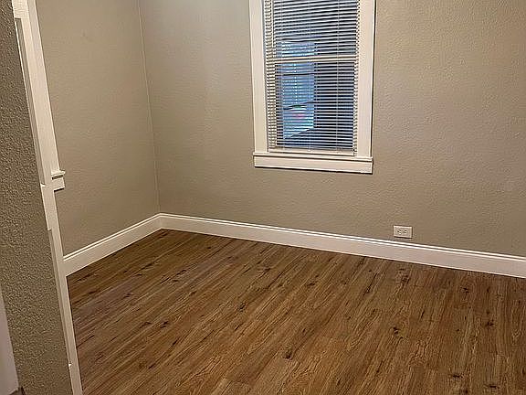 3rd image of 912 Adrian Ct