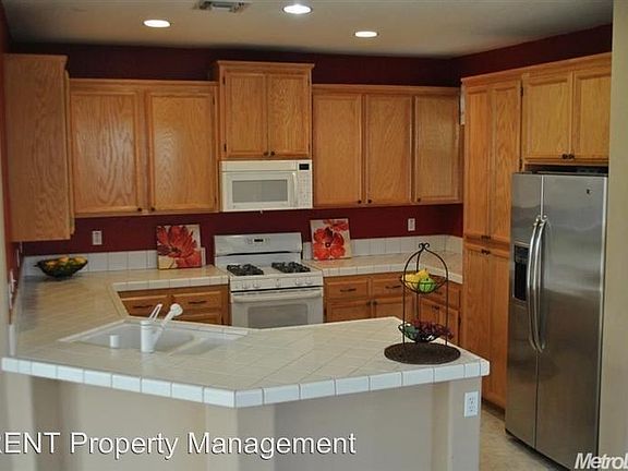 3rd image of 645 Davenport Way