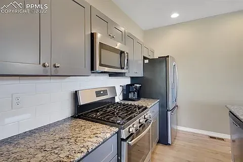 970 Grissom Dr — Photo 16