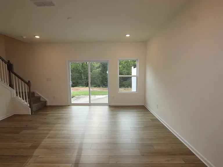 2723 Aubrey St — Photo 5