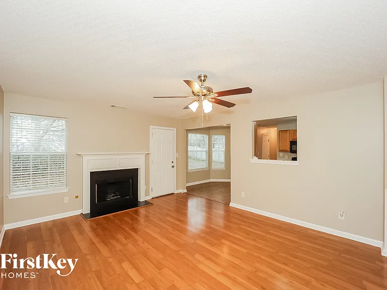 980 Brisley Cir — Photo 3