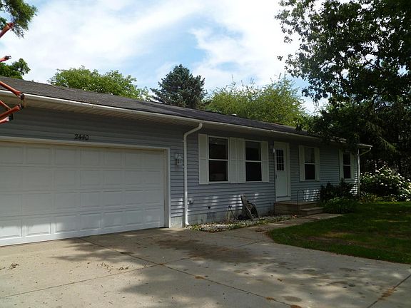 3rd image of 2440 Burke Ave