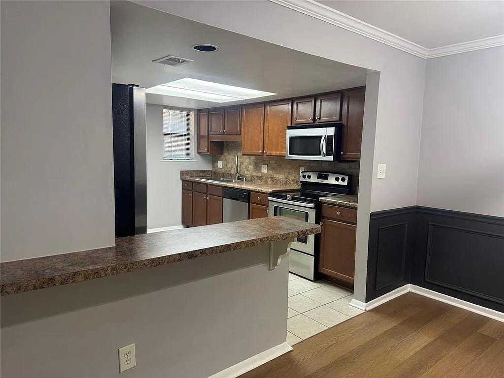 2 bed, 2.0 bath, 1292 sqft, $1,650 — Photo 2
