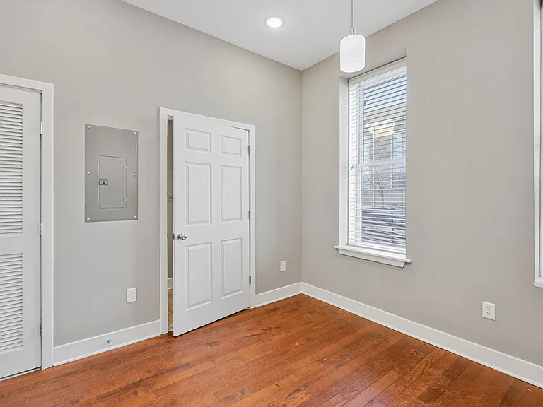 170 W Washington St — Photo 28