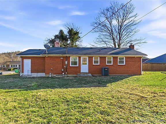 5th image of 8004 Manor Drive NE