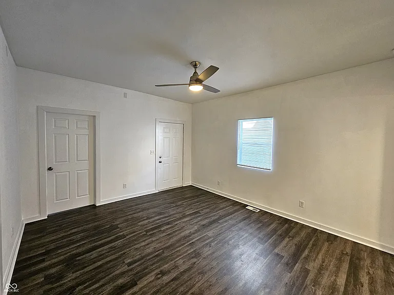 2121 Webb St — Photo 4