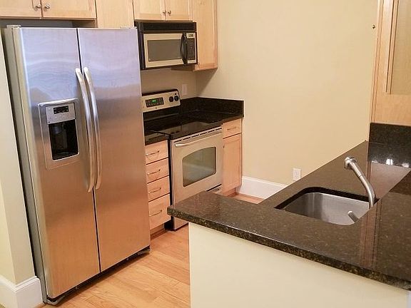 4th image of 401 Finsbury St APT 200