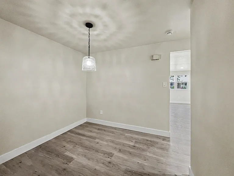 200 E Maple Ave — Photo 36