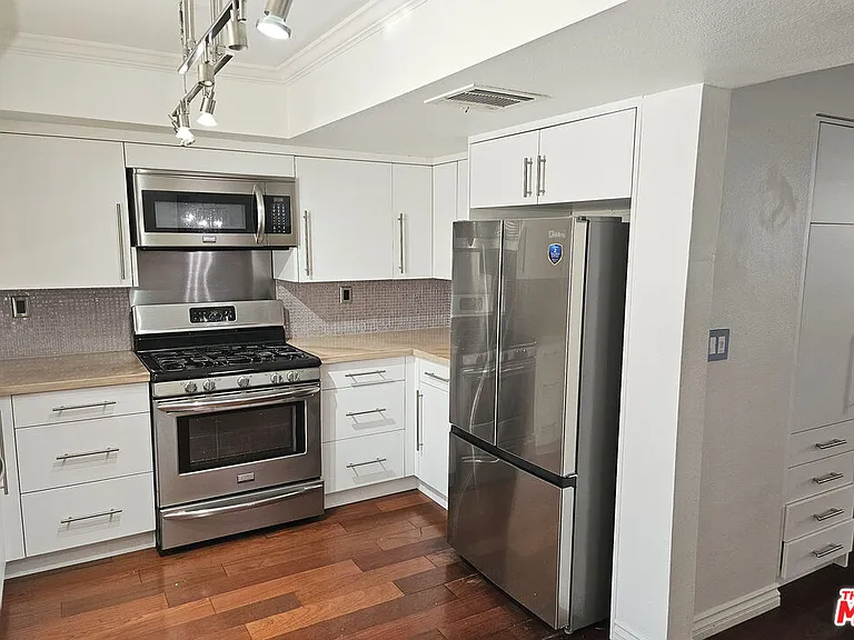 13243 Vanowen St #3 — Photo 10