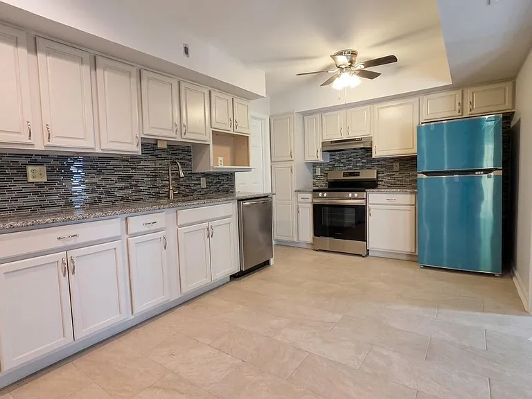 29 Fomalhaut Ave — Photo 6