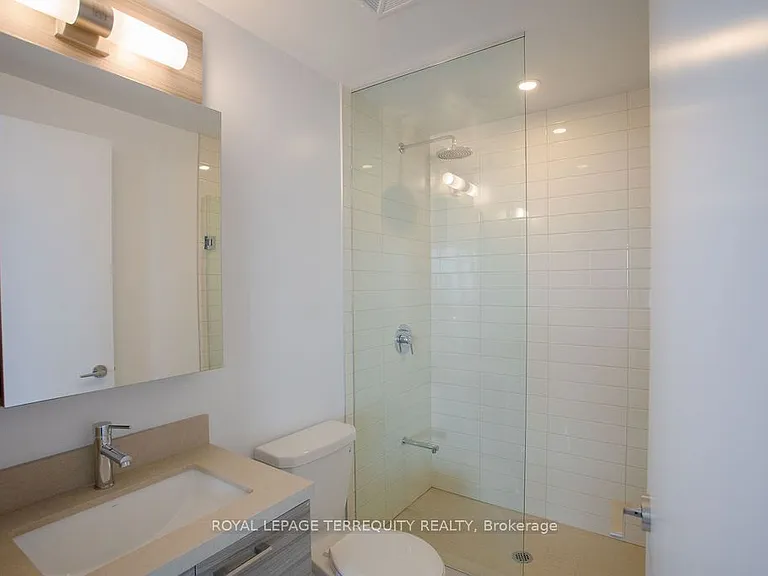 2221 Yonge St #4609 — Photo 24