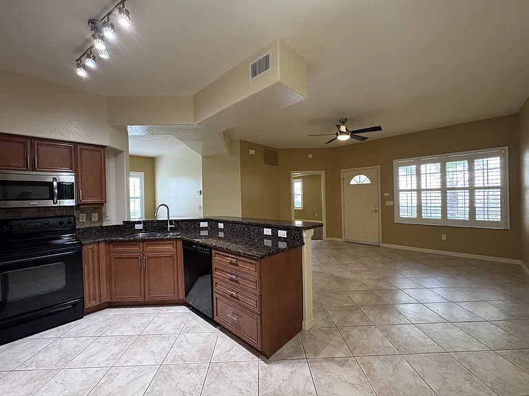 600 Mirabella Cir #104-238 — Photo 5