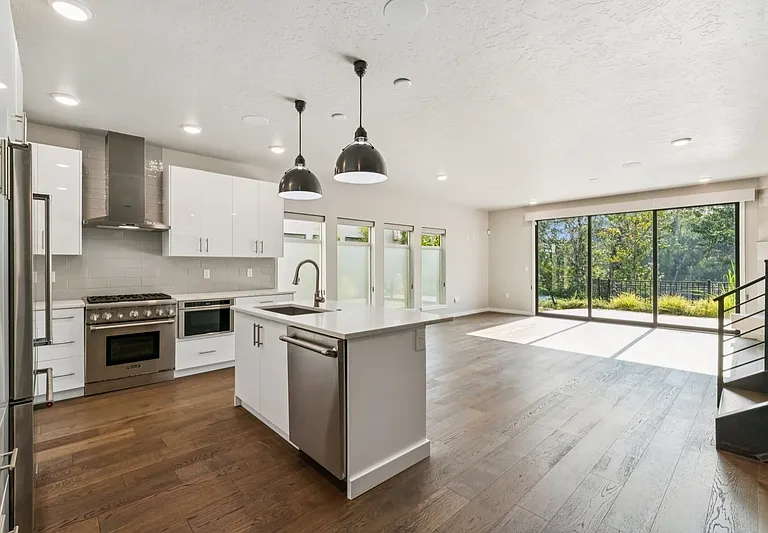 3520 N Prospect Ln #1 — Photo 4
