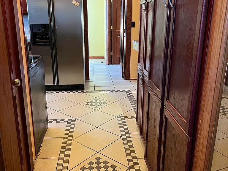 1122 Center St W — Photo 5