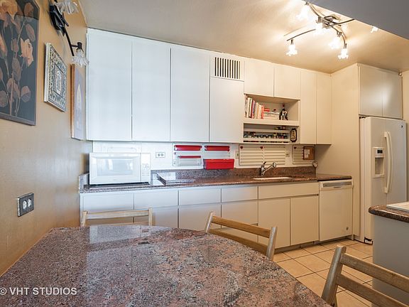 5th image of 340 W Diversey Pkwy APT 1420