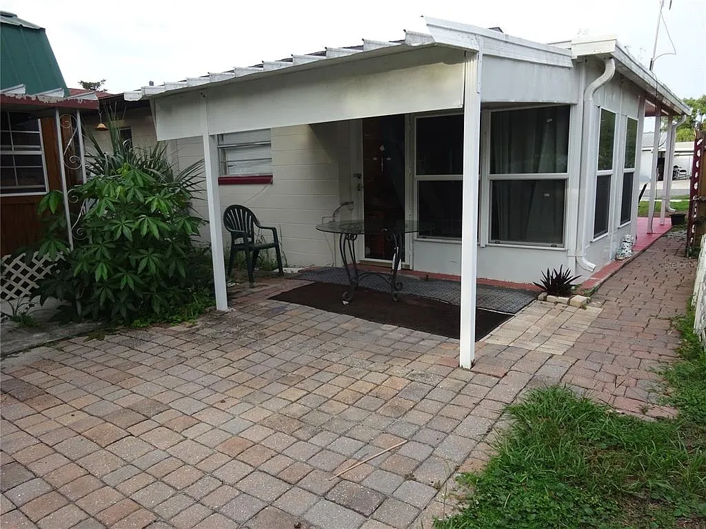 1 bed, 1.0 bath, 1720 sqft, $1,200 — Photo 2