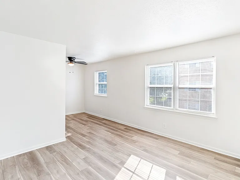 Foreman Apartments — Photo 18