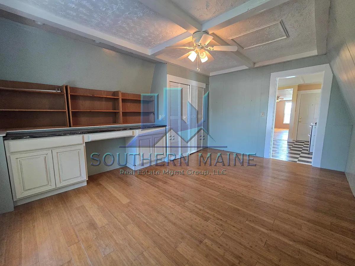 Building Photo - 10 Grove St #4