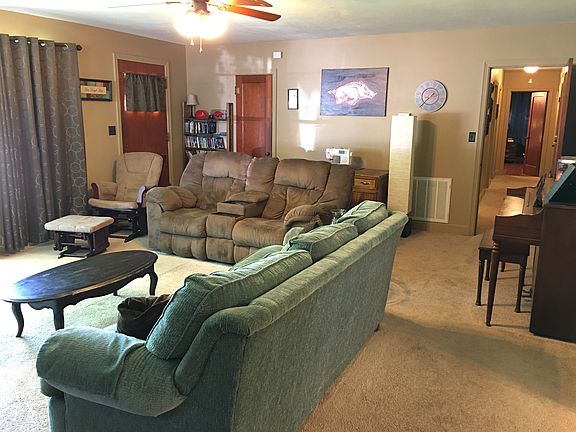 Living Room 18'x21'