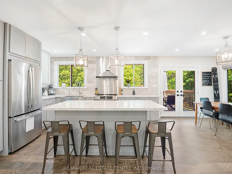 27 Irene Rd — Photo 10