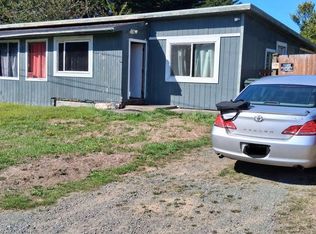 715 9th St, Bandon, OR 97411