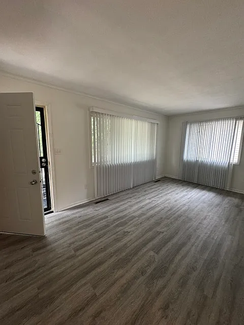 3 bed, 1300 sqft, $1,800 — Photo 2