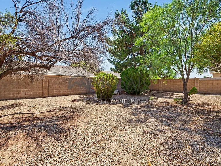 2033 E Willow Wick Rd — Photo 30