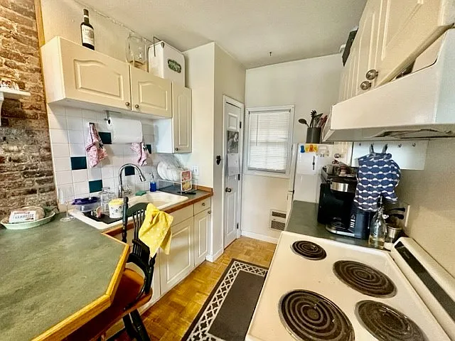 472 Commercial St #2 — Photo 8