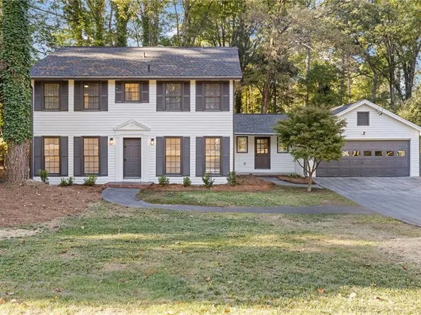 4045 White Oak Ln SW, Lilburn, GA 30047